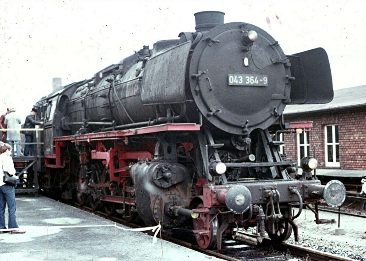 043 364-9 Führerstandsmitfahrten in Rheine beim Dampflok-Abschiedsfest am 10.09.1977.