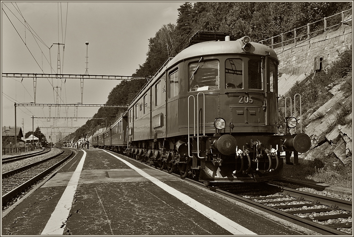 100 Jahre BLS: Die wundersch�ne BLS Ae 6/8 205 in Hohtenn.
7. Sept. 2013