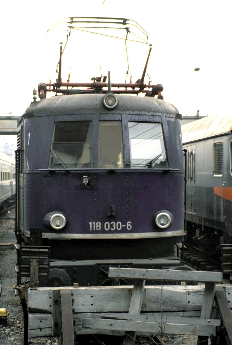 118 030-6 in Ulm am 11.10.1980.