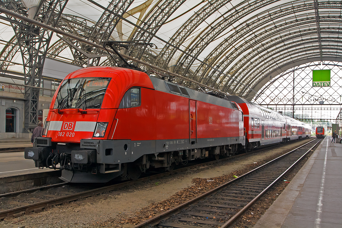 
182 020-8 der DB Regio steht am 27.08.2014 im Hbf Dresden (Mittelhalle) mit dem RE50   Saxonia-Express   (Dresden Hbf  – Riesa – Leipzig Hbf) zur Abfahrt bereit.  

Die Lok wurde 2001 von Siemens Krauss-Maffei in München unter der 20317 gebaut. Sie hat die NVR-Nummer 91 80 6182 020-8 D-DB und die EBA-Nummer EBA 00M09A 020.