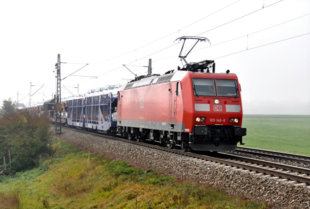 185 16-8 mit Autotransportzug bei Hinterdenkental am 19.10.2012.
