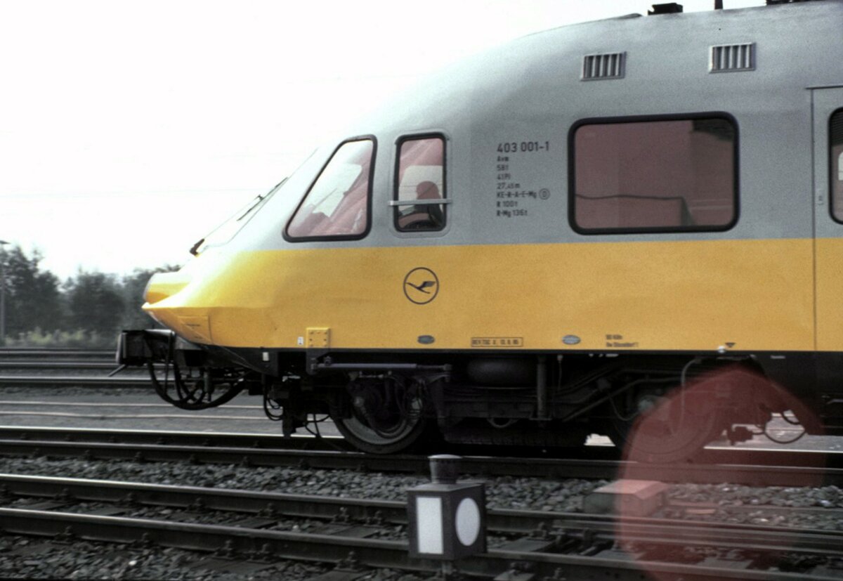 403 001-1 Lufthansa-Airport-Express bei der Parade 150 Jahre Deutsche Eisenbahn in Nürnberg Langwasser am 14.09.1985.