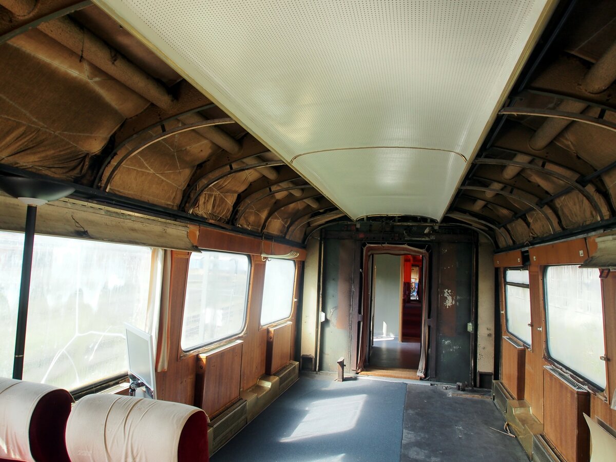601 TEE Inneneinrichtung Innenansicht des Partywagens mit Tanzfläche im Bahnpark Augsburg am 23.09.2015.