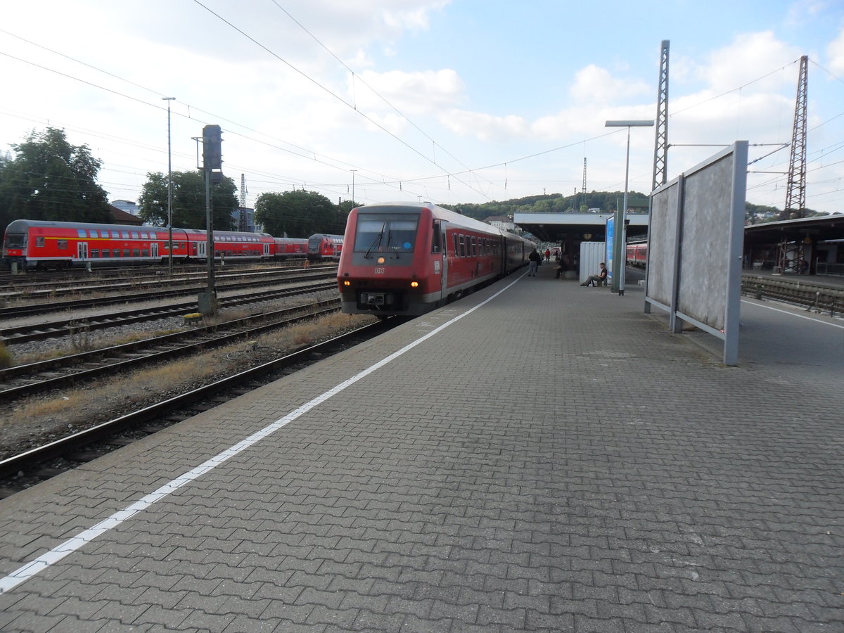 611 014 und 611 034 als Ire 3052 abfahrbereit in Ulm hbf.

Juli 2016
