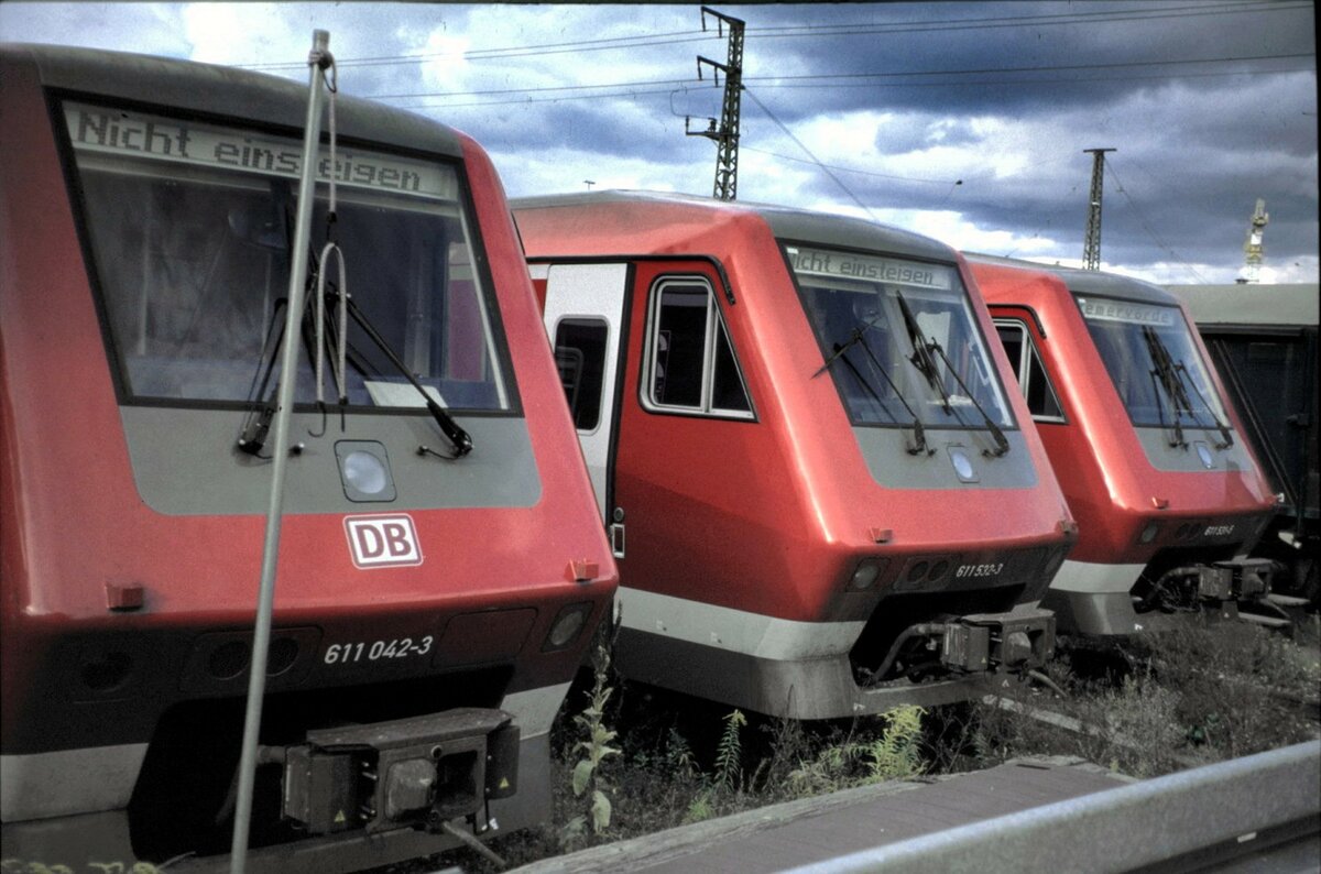 611 042-3; 611 532-3 und 611 531-5 abgestellt zur Behebung der Mängel damals am 13.09.1998 in Ulm.