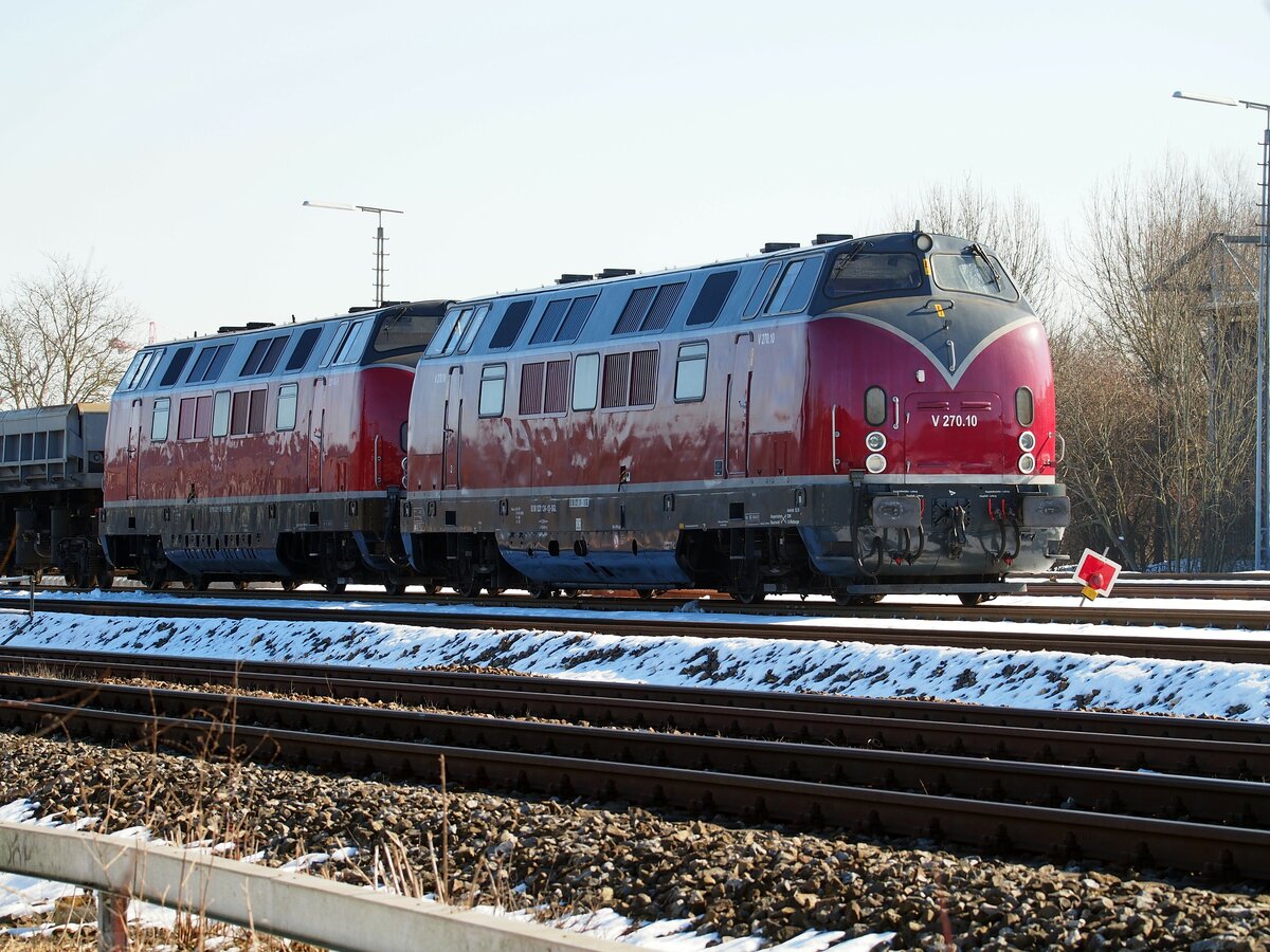 92 80 1221 124-1 D-SGL als V 270.10 und 92 80 1221 145-0 D-PEG in Ulm am 20.02.2015.