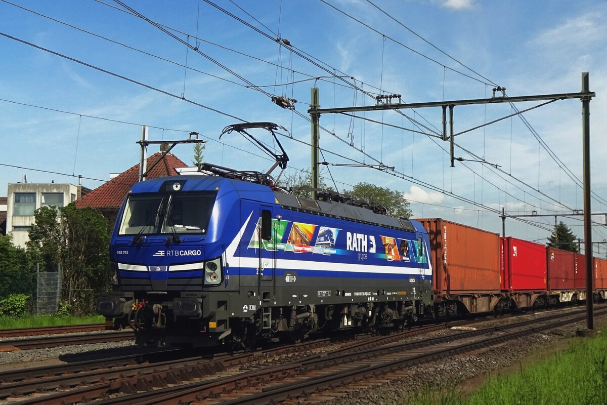Am 28 Mai 2021 verlässt RTB 193 793 mit ein Blerick-Shuttle nach Rotterdam-Kijfhoek Blerick.