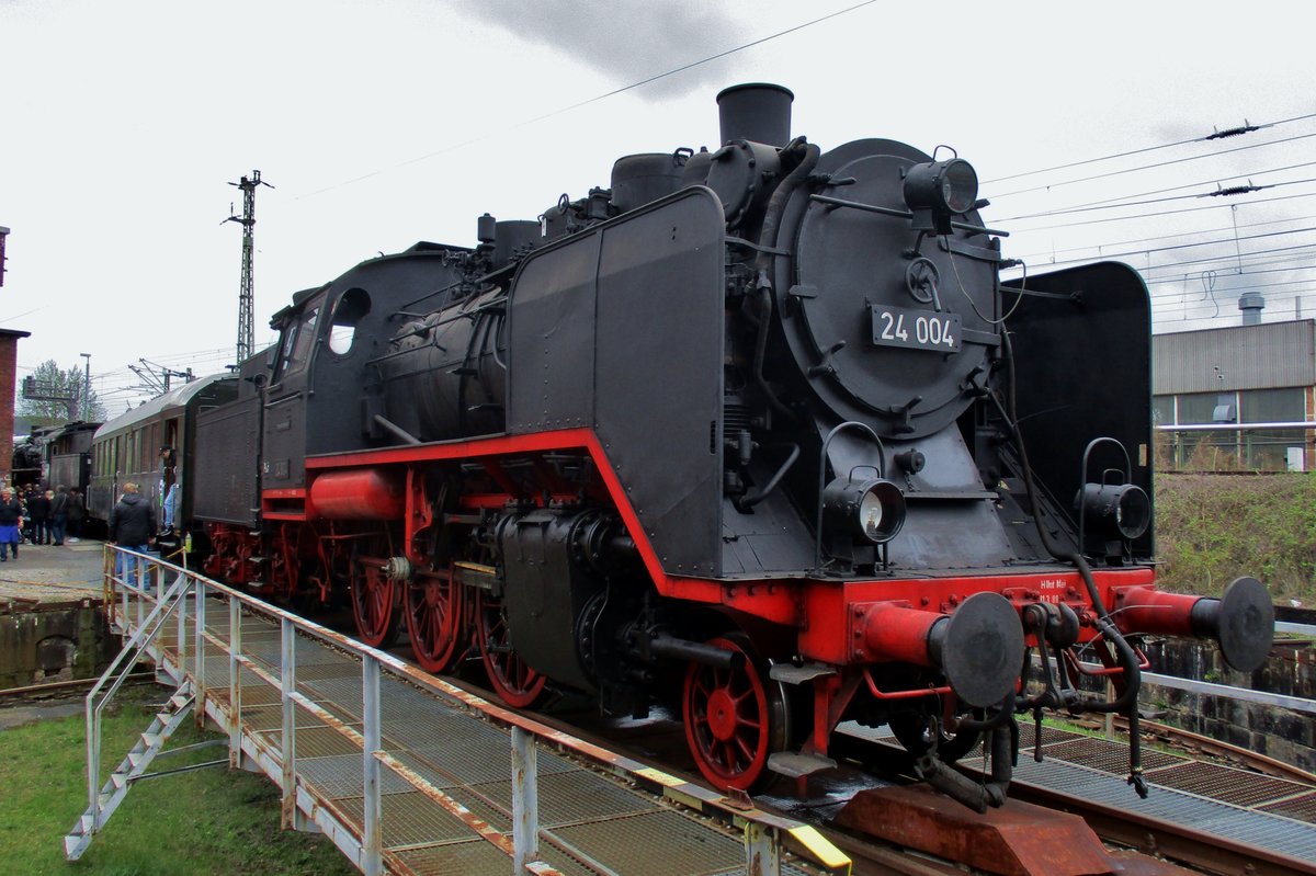 Am 8 April 2017 steht 24 004 in Dresden-Altstadt.