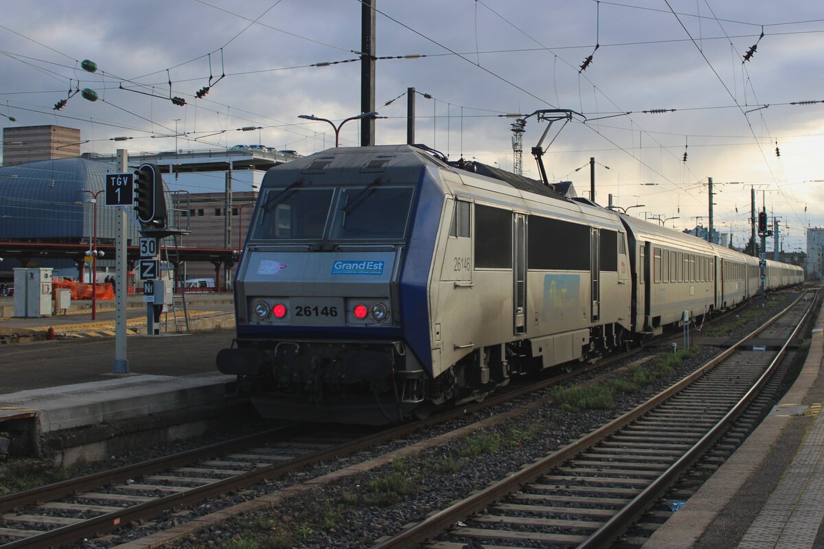 Am Abend von 12 Februar 2024 verlasst SNCF 26146 mit ein TER-200 Strasbourg auf den Weg nach Basel.