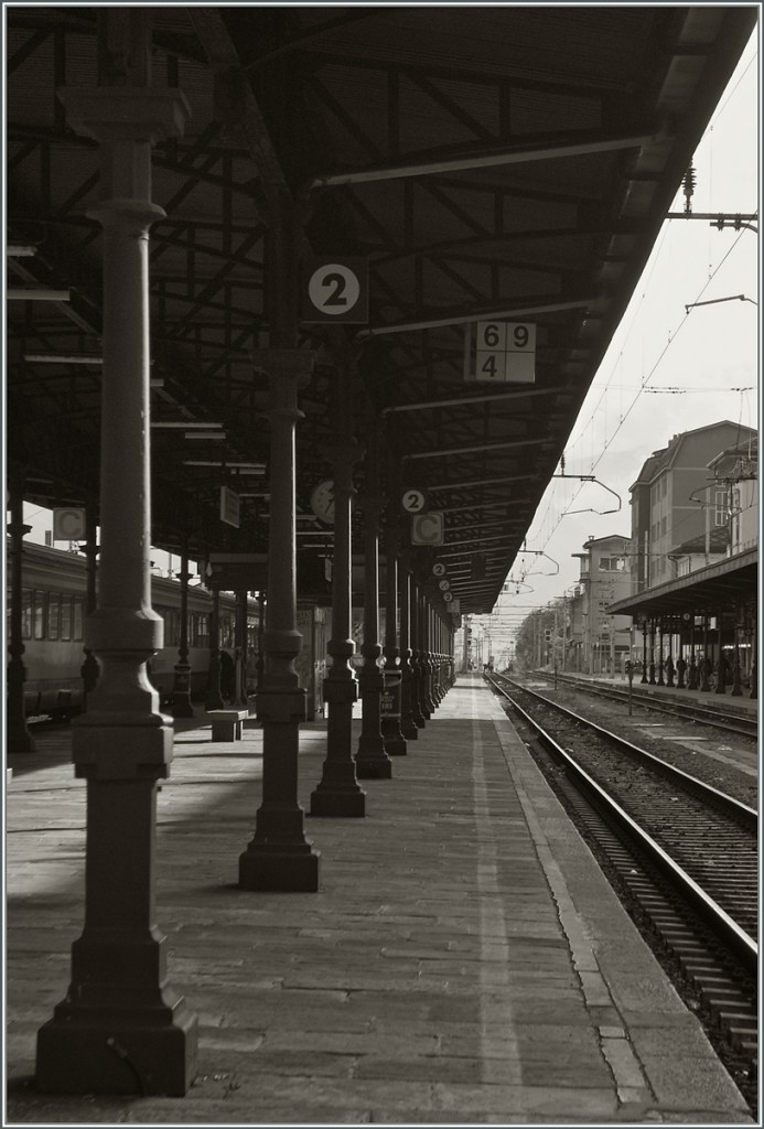 Am fr�hen Nachmittag ist es auf den Bahnsteig von Domodossola noch ruhig.
31. Okt. 2013 
