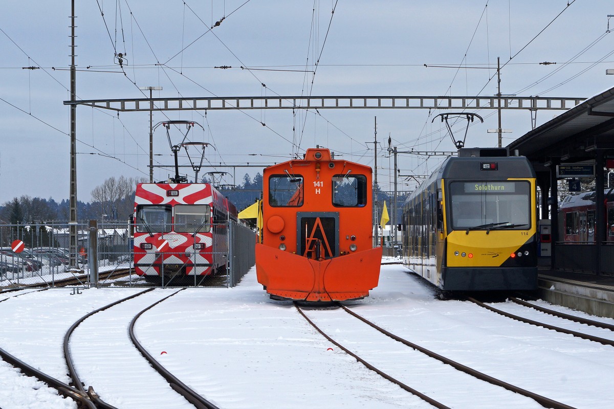 ASm: Zusammentreffen von Be 4/4 14 (ex FW), Tm 2/2 141 mit Schneepflung und Be 4/8 114  STAR  in Langenthal am 28. Januar 2015.
Foto: Walter Ruetsch