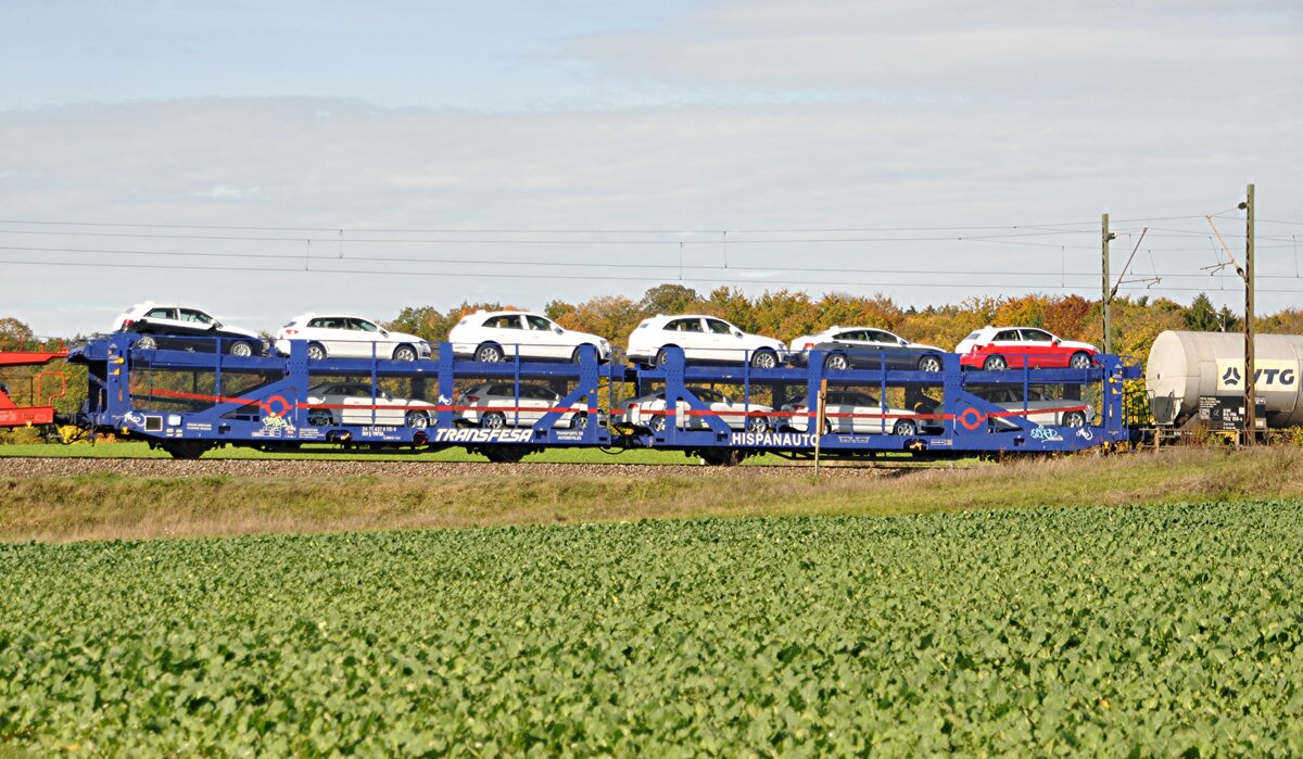 Autotransporter aus Spanien von Transfesa 24 71 437 0 115-6 RIV E-TRANSFESA bei Hinterdenkental am 17.10.2012.