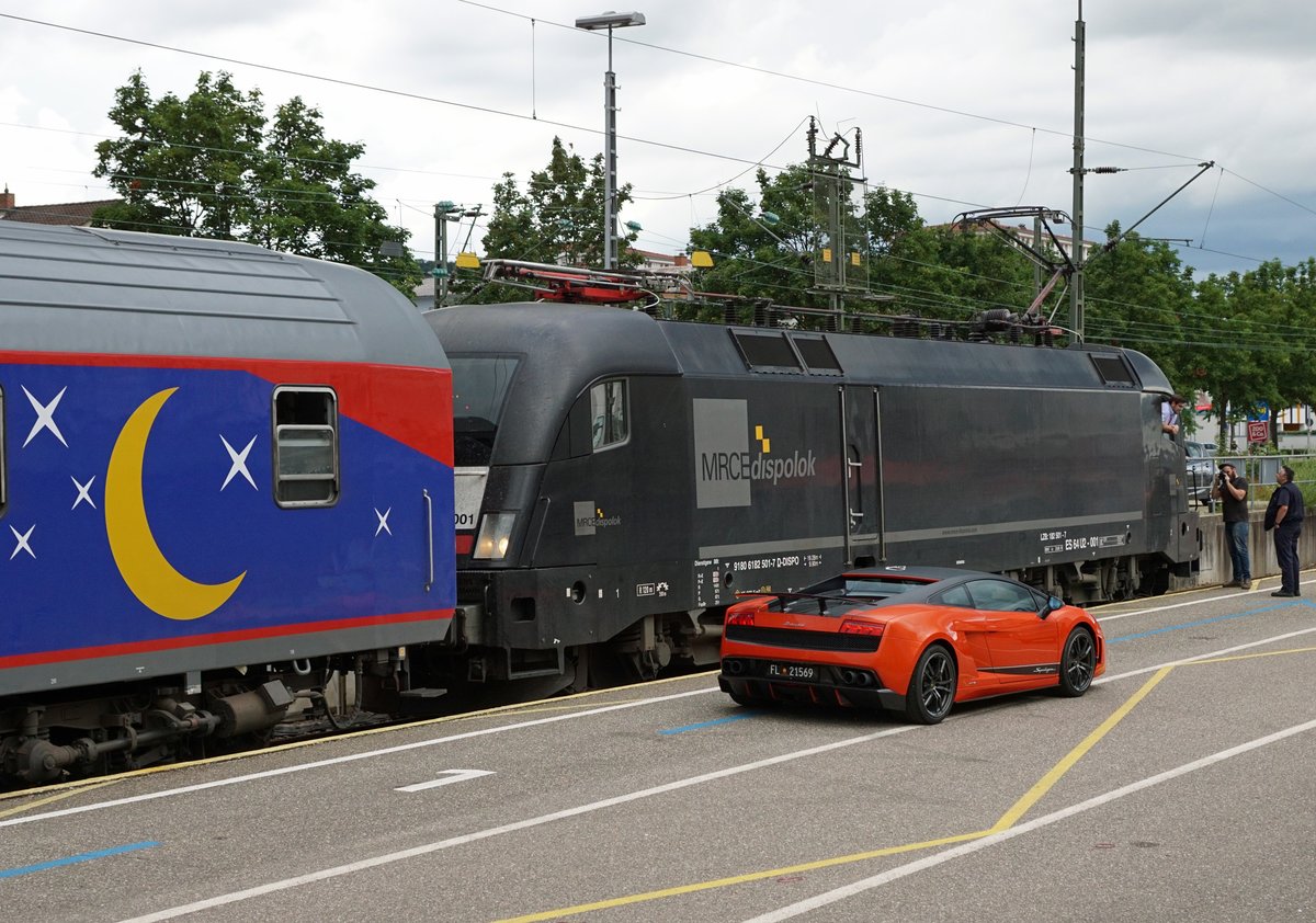 BAHN TOURISTIK EXPRESS
BTE AutoReiseZUG Hamburg - Lörrach
FERIENZEIT REISEZEIT
Impressionen
vom Autoverlad in Lörrach am 5. Juli 2018.
Gemäss Anfrage war das Fotografieren erlaubt.
Foto: Walter Ruetsch 
