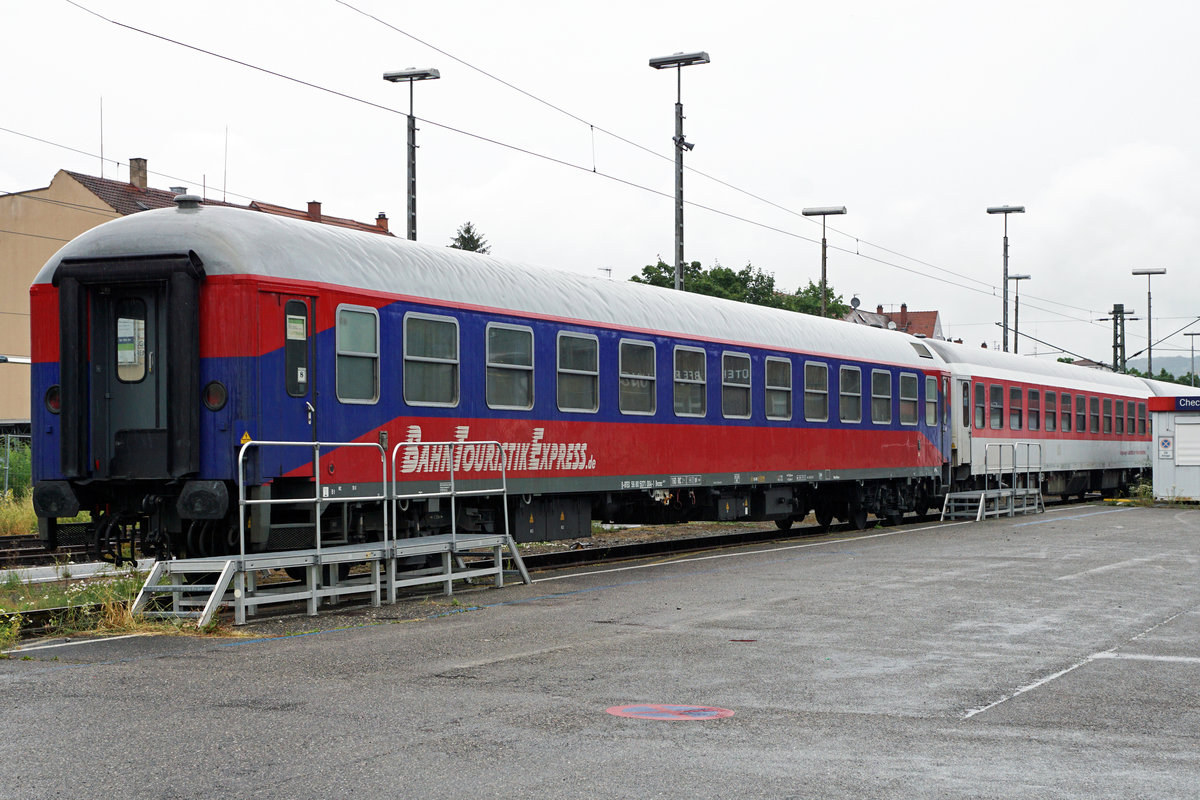 BAHN TOURISTIK EXPRESS
BTE AutoReiseZUG Hamburg - Lörrach
FERIENZEIT REISEZEIT
Impressionen
vom Autoverlad in Lörrach am 5. Juli 2018.
Auf die Rückfahrt nach Hamburg wartend.
Foto: Walter Ruetsch 
