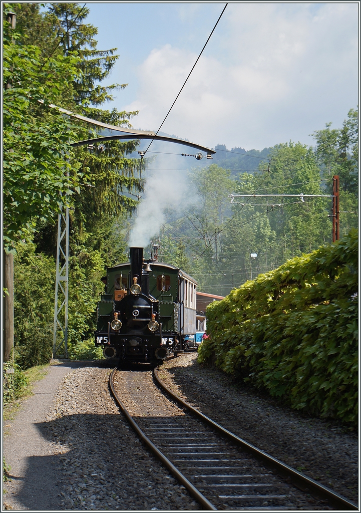 BLONAY-CHAMBY PINGSTFESTIVAL 2015: Die Lok G 3/3 N� 5 in Chaulin.
25. Mai 2015