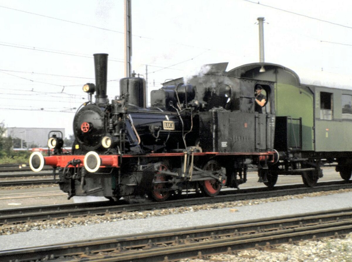 Dampflok Luci des BEM mit Nebenbahn-Museumszug Nr.6.9 bei der Jubiläumsparade 150 Jahre Deutsche Eisenbahn in Nürnberg am 14.09.1985.