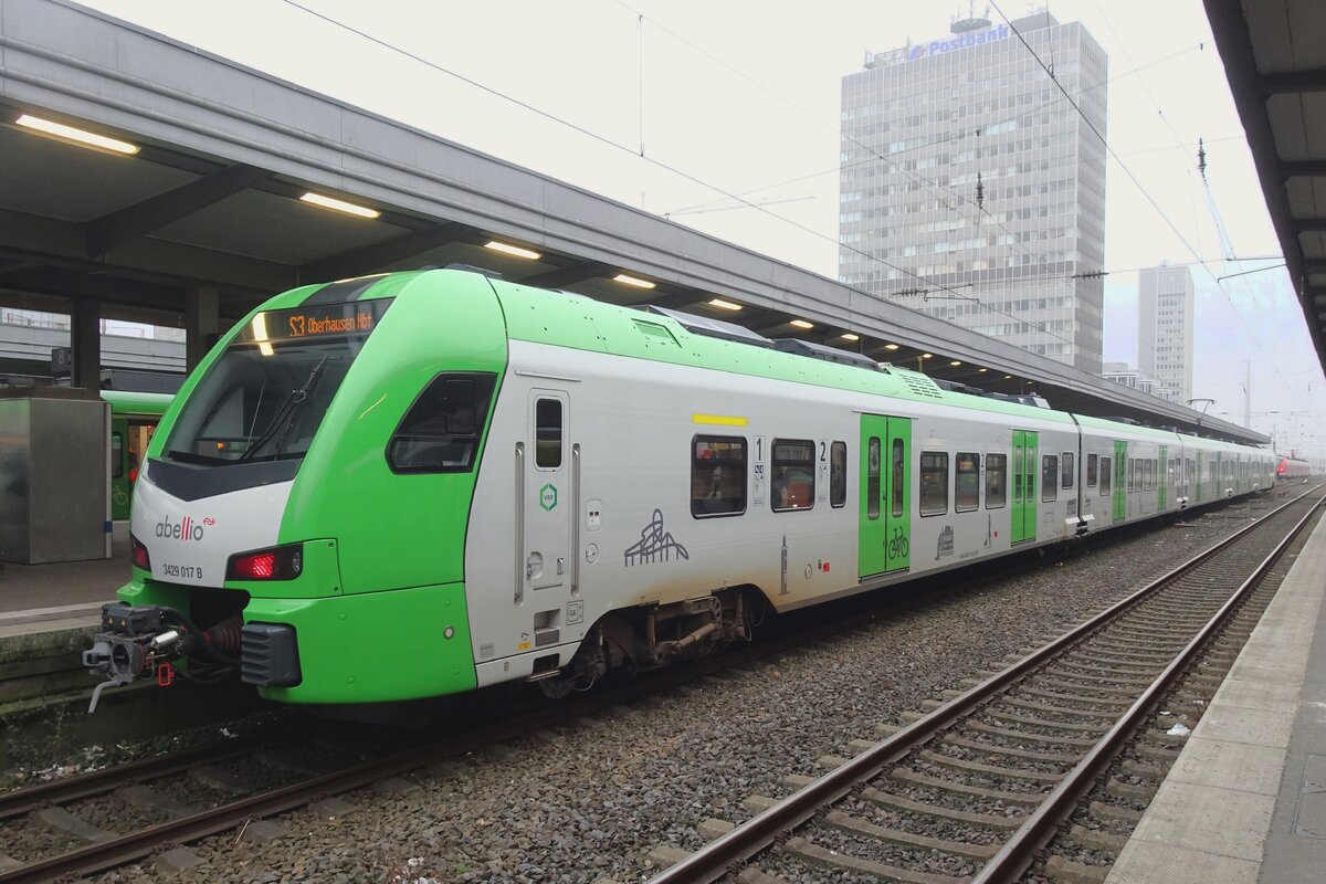 Das Endspiel von Abellio hat angefangen: am 26 J�nner 2022 steht 3429 017 in Essen Hbf. Noch tragt sie die Abellio-Aufkleber...