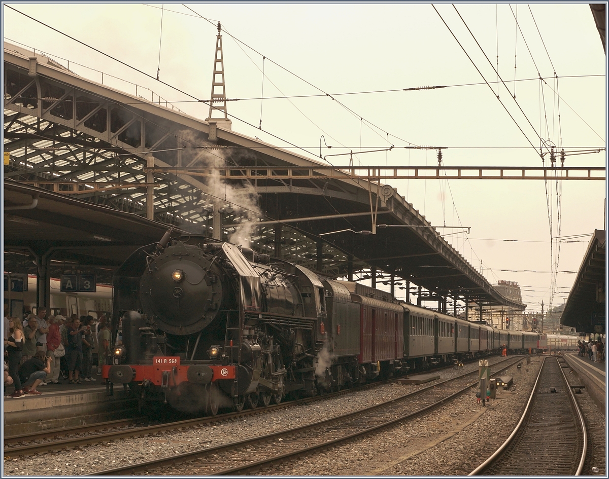 Das waren noch Zeiten: Als durch einen Felssturz der R 466 Paris - Bern - Milano über Lausanne umgeleitet werden musste, fuhr die SNCF Dampflok bis Lausanne...
22. Juni 2017 
(Dies stimmt natürlich so nicht, aber einen einen historischen Rahmen um die SNCF 141 R 568 Fahrt Vallorbe - Lausanne - Fribourg - Payerne - Lausanne - Vallorbe wollte ich doch kreieren.)
   