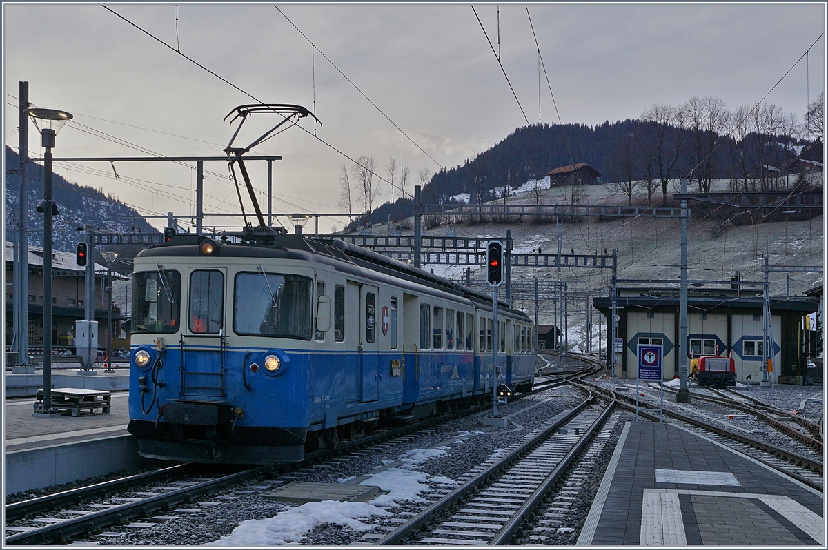 Der aus der Lenk in Zweisimmen eingetroffene ABDe 8/8 wird weggestellt.
10. Jan. 2018