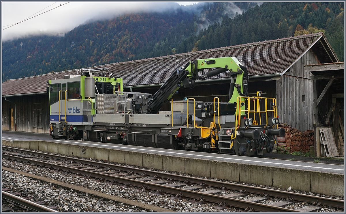 Der BLS Tm 98 85 5235 211-0 CH-BLSN in Boltigen.

22. Okt. 2019