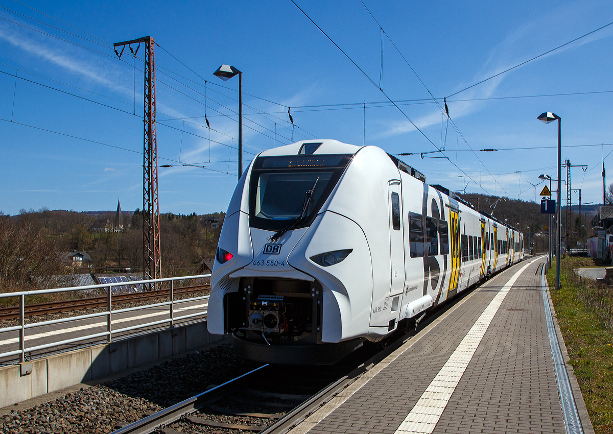 Der dreiteilige Siemens Mireo 463 050-5 / 863 050-1 / 463 550-4 (94 80 0463 050-5 D-DB / 94 80 0863 050-1 D-DB /94 80 0463 550-4 D-DB) der DB Regio AG f�r die S-Bahn Rhein-Neckar f�hrt am 22.04.2021 durch Rudersdorf (Kreis Siegen) in s�dlicher Richtung. Er ist wohl auf �berf�hrungsfahrt.

Der Triebzug wurde 2020 von Siemens Mobility im Werk Krefeld (ehemals DUEWAG) gebaut.