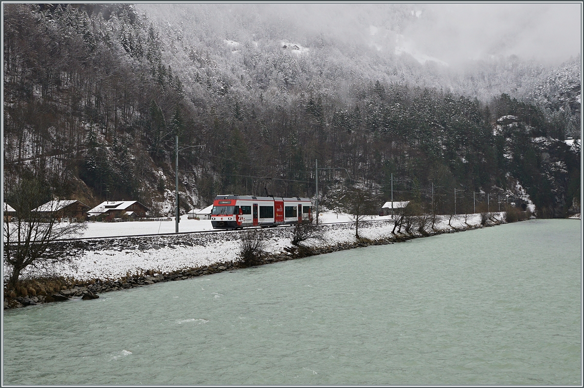 Der ehemalige CEV MVR GTW Be 2/6 7004  Montreux  ist nun bei der Zentralbahn und somit quasi bei der SBB als Be 125 013 (90 85 847 0013-6) im Einsatz und erreicht von Innertkirchen kommend in Kürze die Station Aareschucht West. 

15. März 2021