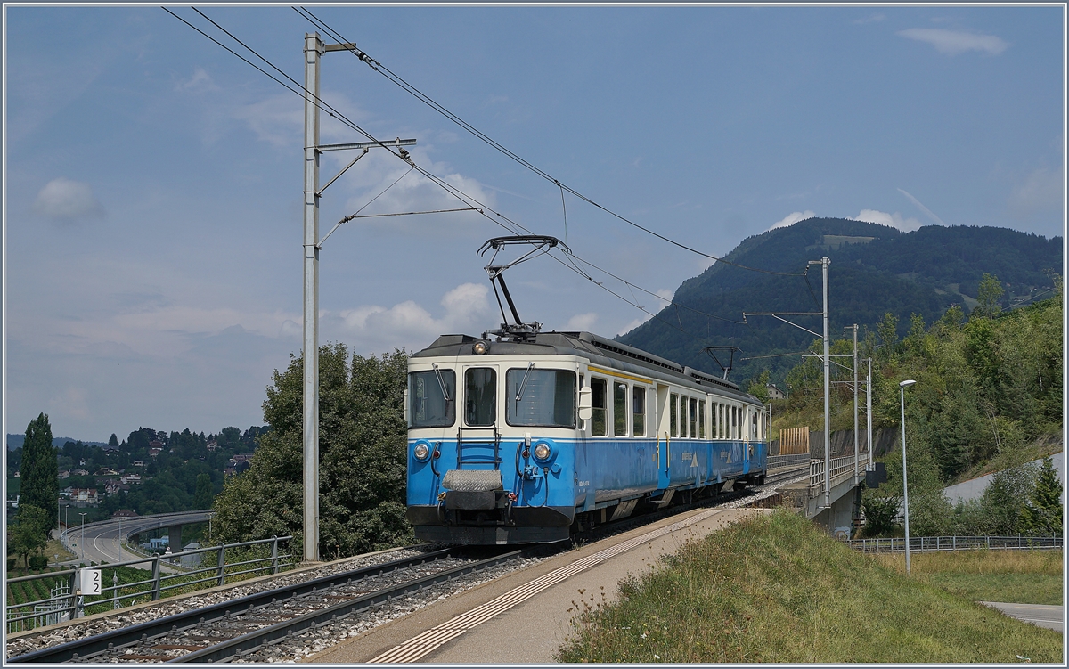 Der MOB ABDe 8/8 4004 als Regionalzug nach Montreux kurz vor Châtelard VD.
8. August 2018