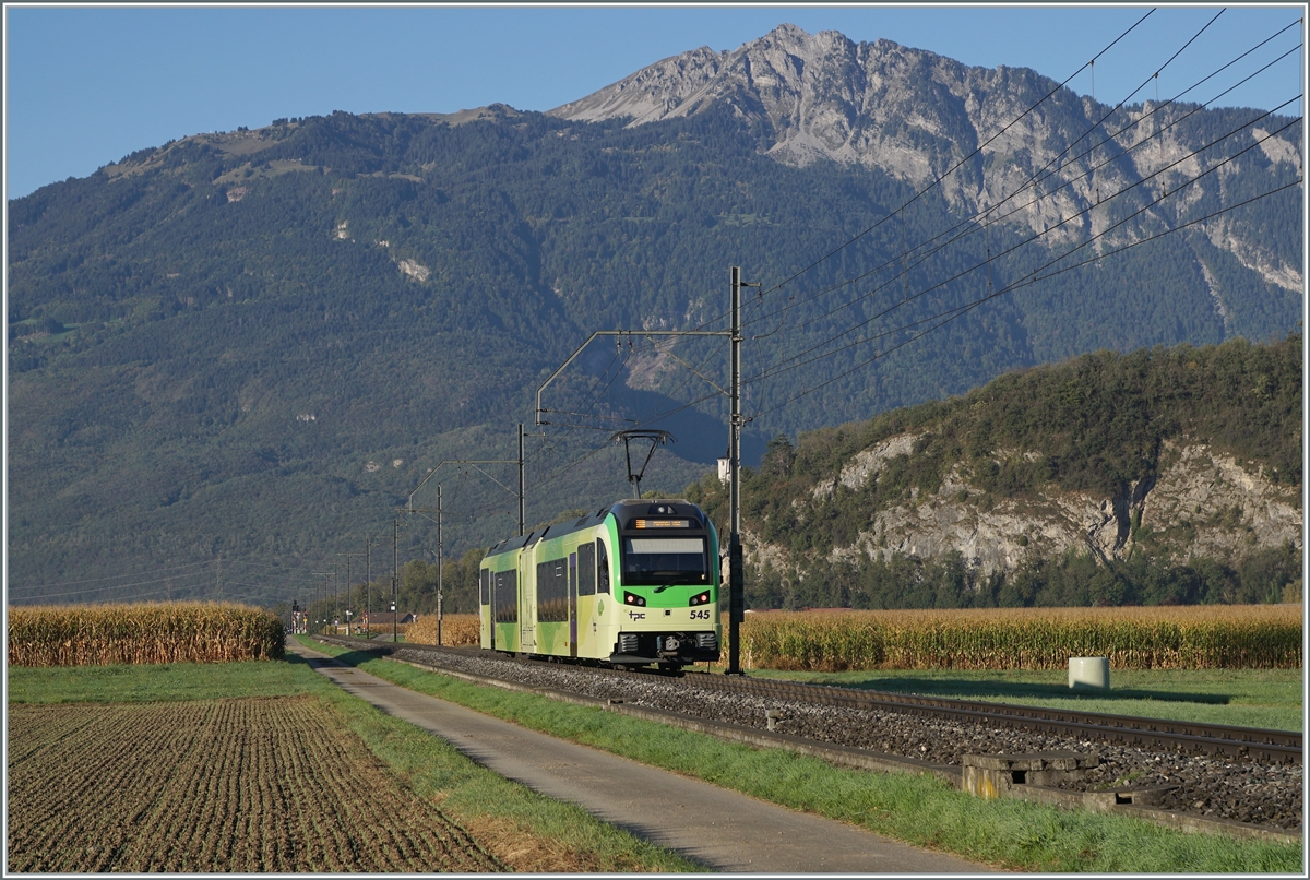 Der TPC (AOMC/ASD) Beh 2/6 545 ist bei Villy in Richtung Monthey unterwegs. 

11. Okt. 2021