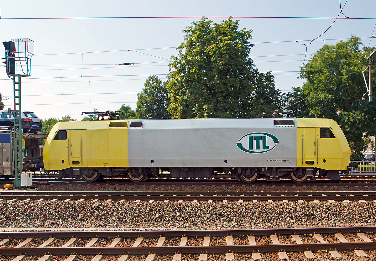 
Die 152 197-0 der ITL, vormals Siemens Dispolok ES 64 F-902 bzw. ex 152 902-3, f�hrt am 27.08.2014 durch den Hbf Dresden.  

Die Siemens ES 64 F wurde 2000 von Siemens/Krauss Maffei in M�nchen unter der Fabriknummer 20448 gebaut. Bis 2005 war sie als Siemens Dispolok 152 902-3 bzw. ES 64 F-902 unterwegs, dann wurde sie an die ITL - Eisenbahngesellschaft mbH in Dresden verkauft und wurde auch erst als ES 64 F-902 bezeichnet, bis sie 2007 die NVR-Nummer 91 80 6152 197-0 D-ITL bekam. Sie hat die EBA-Nummer EBA 96Q15A 197.