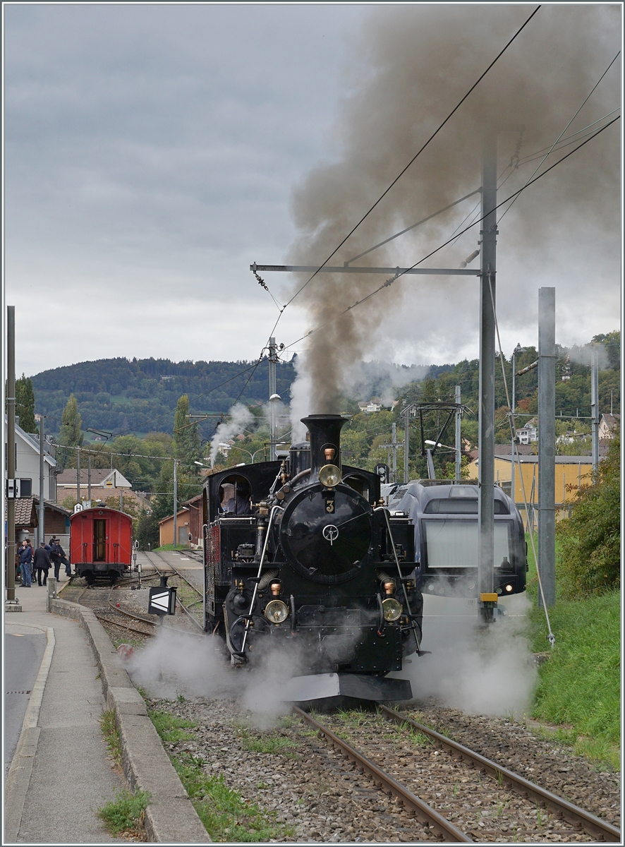 Die BFD HG 3/4 N° 3 der Blonay - Chamby Bahn rangiert in Blonay um ihren Zug nah Chaulin zu übernehmen. 

4. Oktober 2025