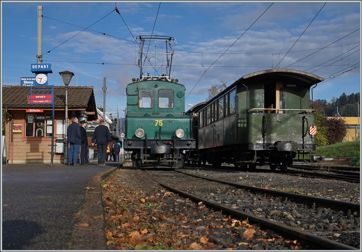 Die Blonay-Chamby Bahn +GF+ Ge 4/4 N° 75 (Baujahr 1913) rangiert in Blonay.

31. Okt. 2021