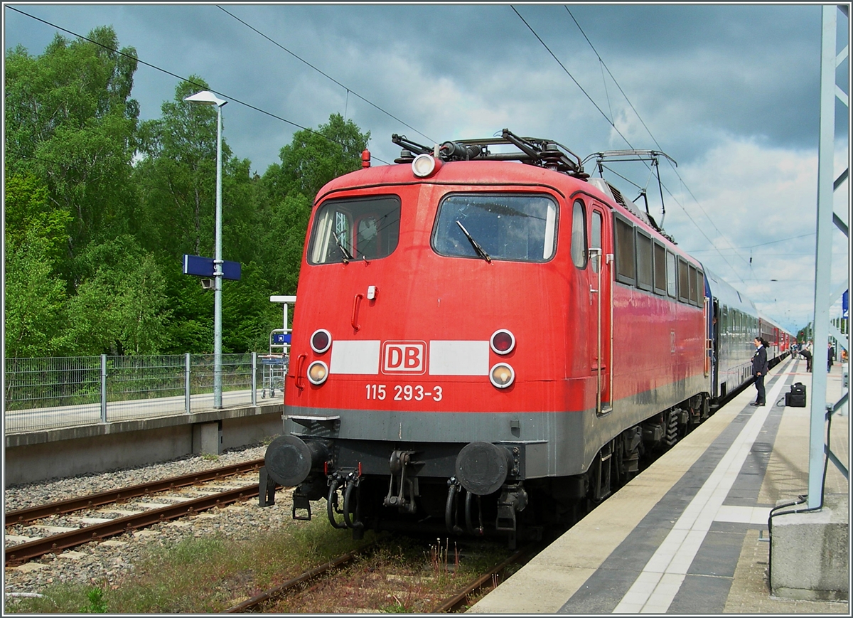 Die DB 115 293-3 ist mir dem CNL/EN in Binz eingetroffen. 
Endstation.
26. Mai 2006