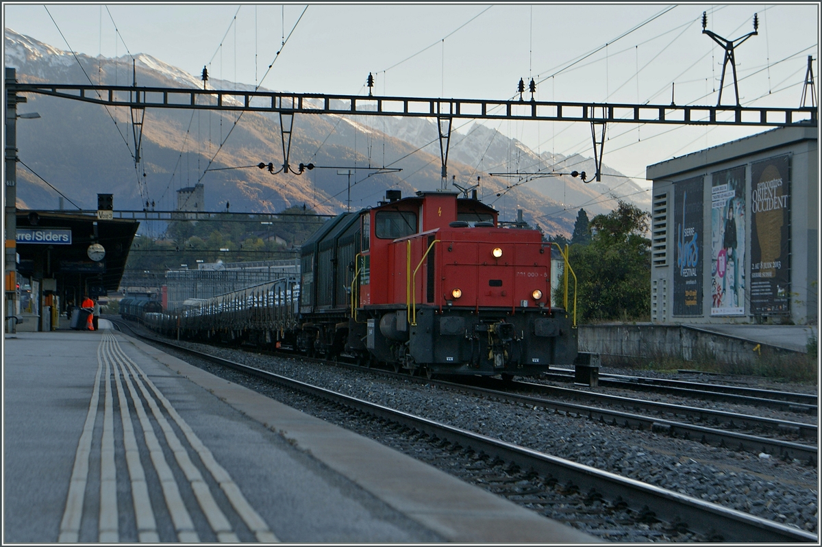 Die Em 837 827-5 (UIC N� 98 85 5 837 827-5) in Sierre. 7. Nov. 2013