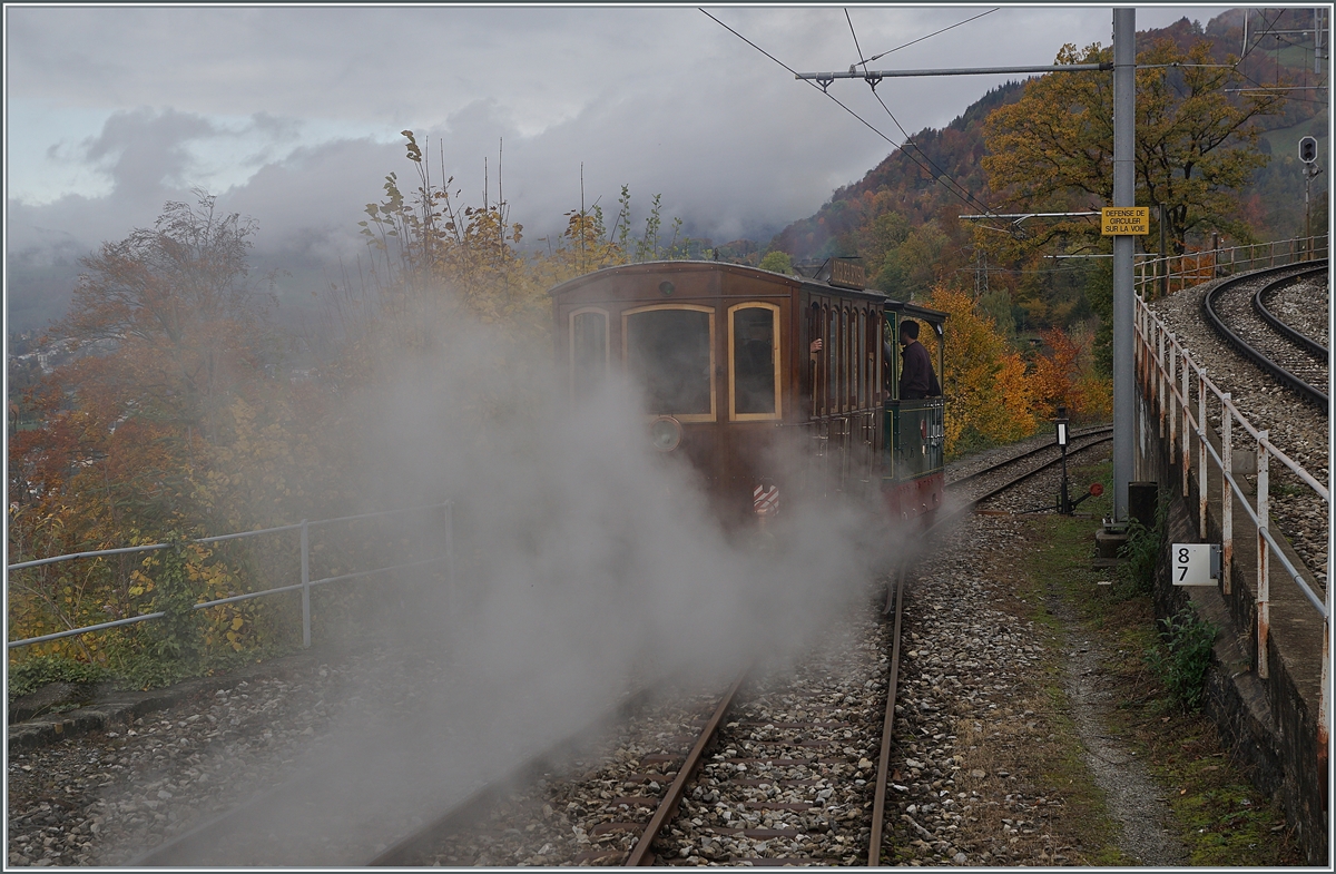 Die letzte Saison der Blonay Chamby Bahn verabschiedet sich mit viel Dampf - nun freue ich mich auf die bald startende 53 Saison...

Die G 2/2  Rimini  verlässt mit dem A-L Steuerwagen Chamby in Richtung Chaulin. 

24. Okt. 2020
