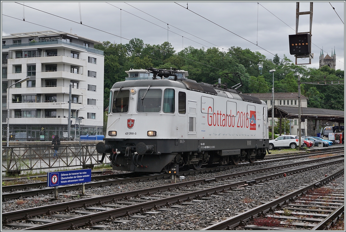 Die SBB Re 4/4 II  Erstfeld  (Re 420268-5) in Vevey.
17. Juni 2016