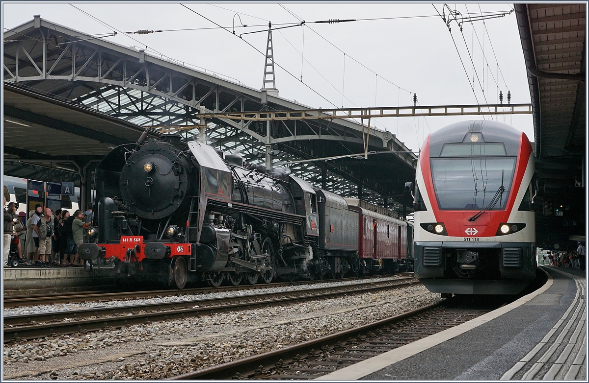 Die SNCF 141 R 568 und der SBB RABe 511 118 warten in Lausanne auf die Abfahrt Richtung Pal�zieux.
24. Juni 2017