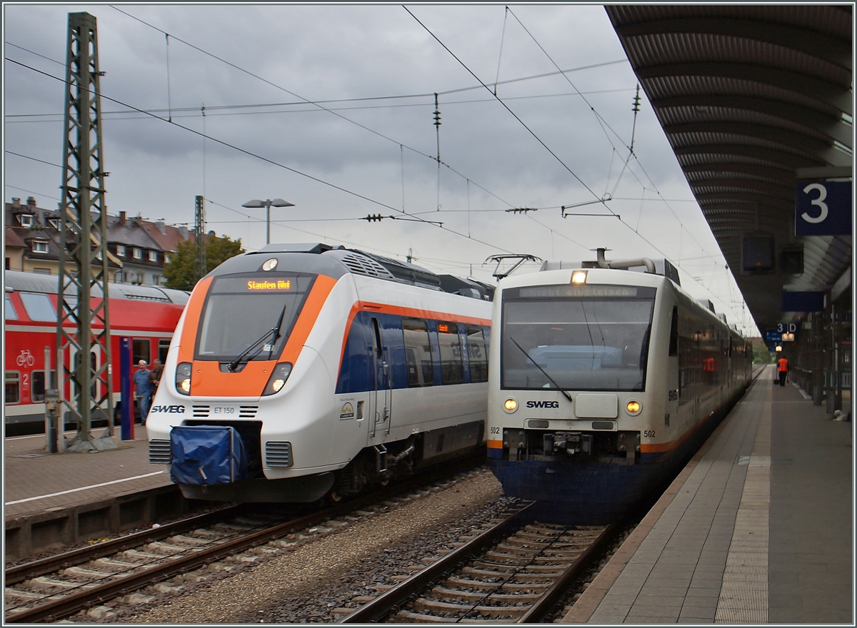 Ein bunter Hamster (UIC 9480 1442 650-6 D-SWEG) neben dem schlichten VT 650 in Freiburg im Breisgau .
17. Sept. 2015