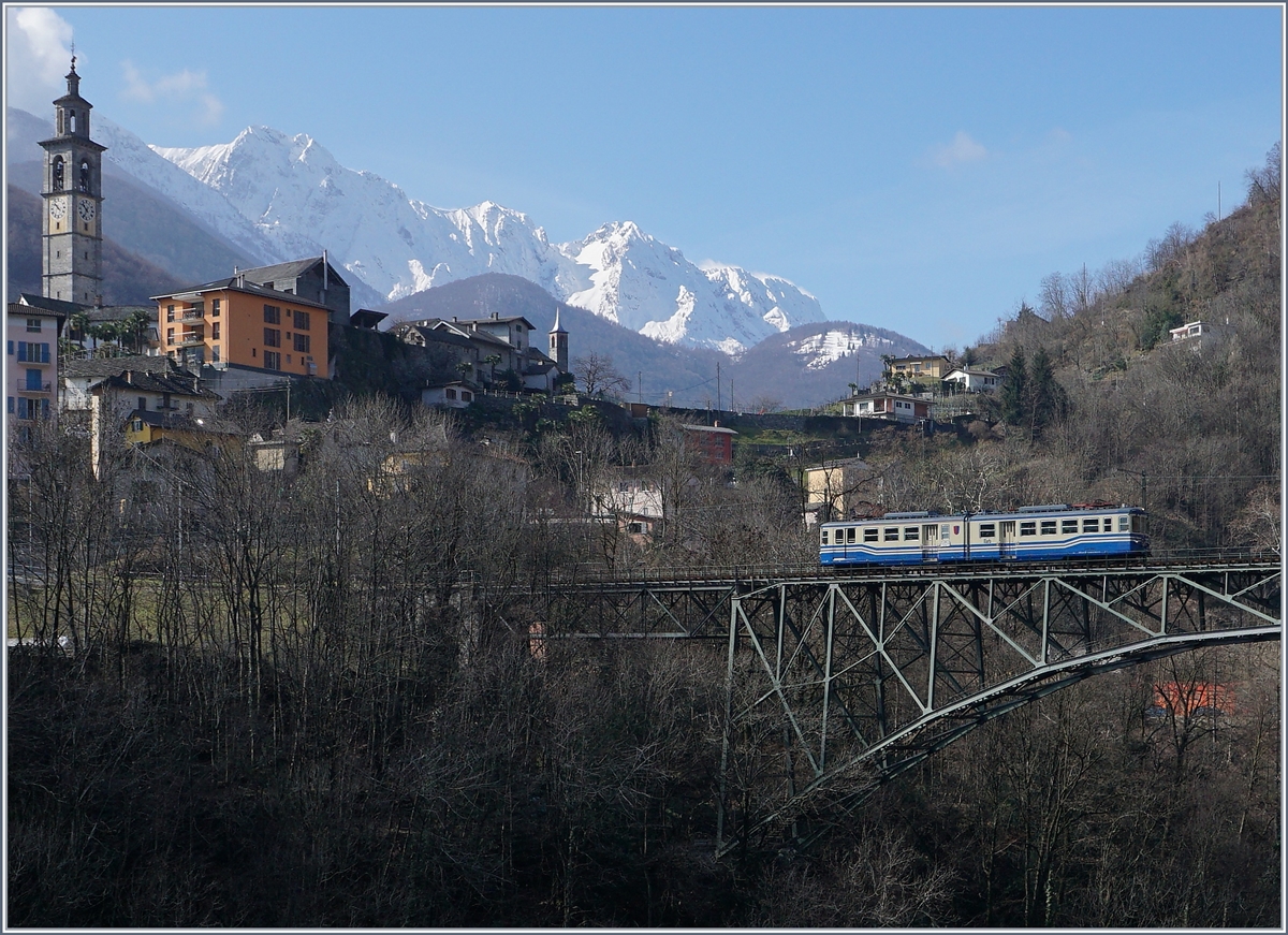 Ein FART BDeh 6/6 als Regionalzug bei Intragna. 

30. M�rz 2018