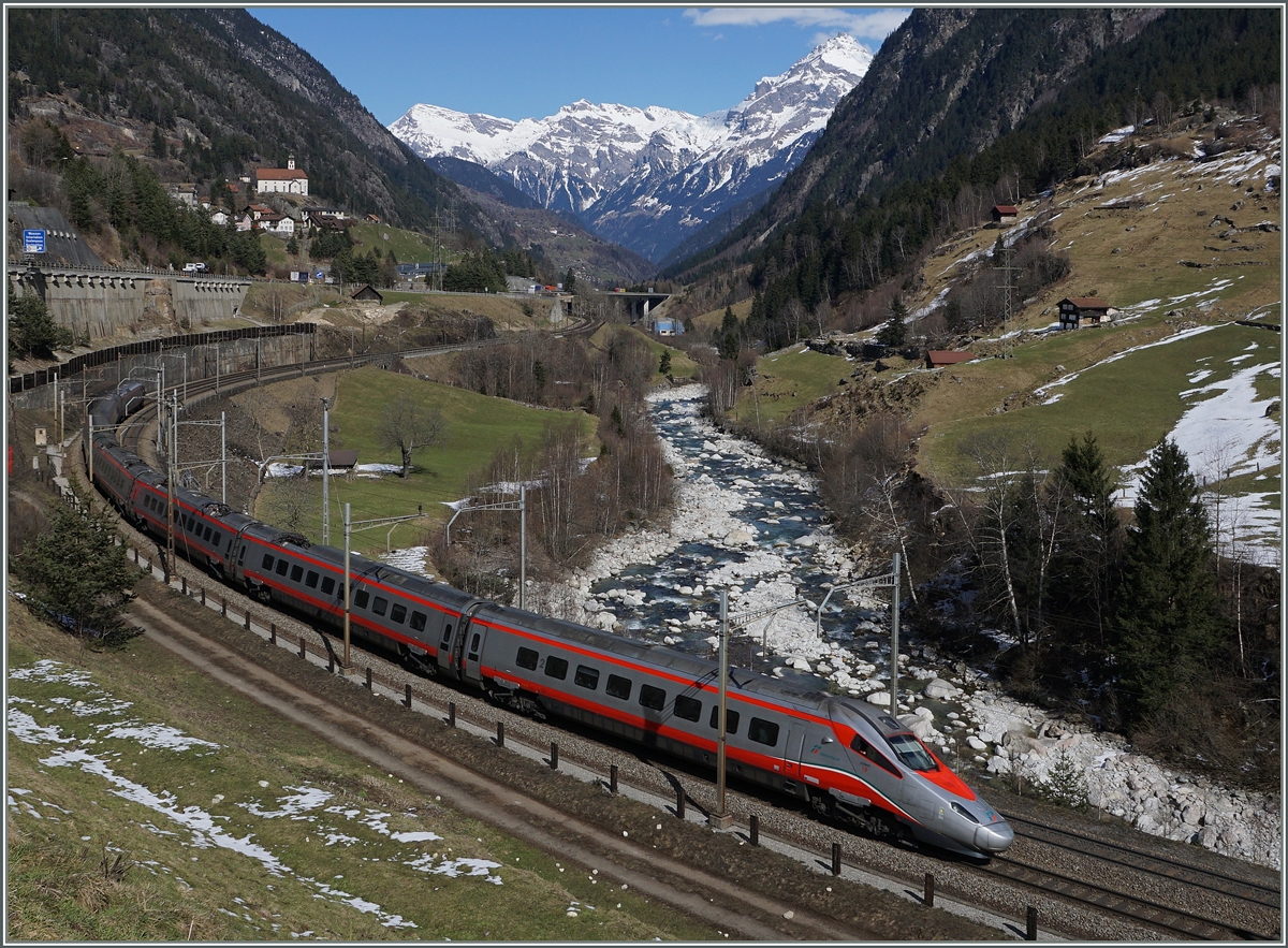 Ein FS Trenitalia ETR 610 als EC 14 auf dem Weg von Milano nach Zürich bei Wassen.
17 März 2016