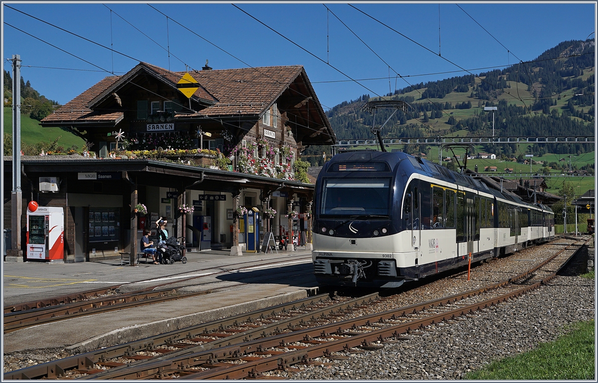 Ein MOB Alpina Regionalzug beim Halt in Saanen.
5. Okt. 2018