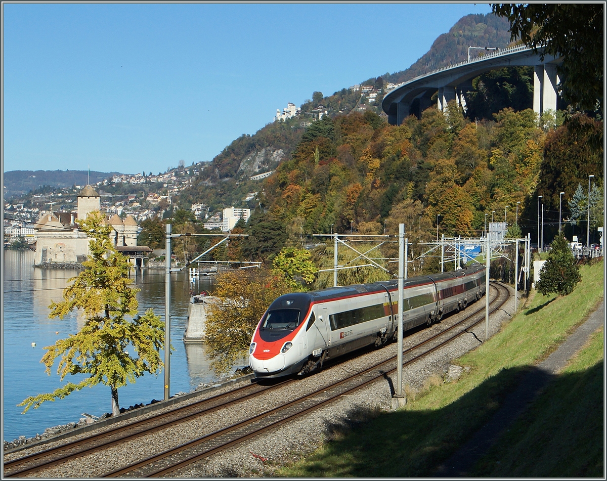 Ein SBB ETR 610 als EC 52 von Milano Centrale nach Genève beim Château de Chillon.
1. Nov. 2014 
