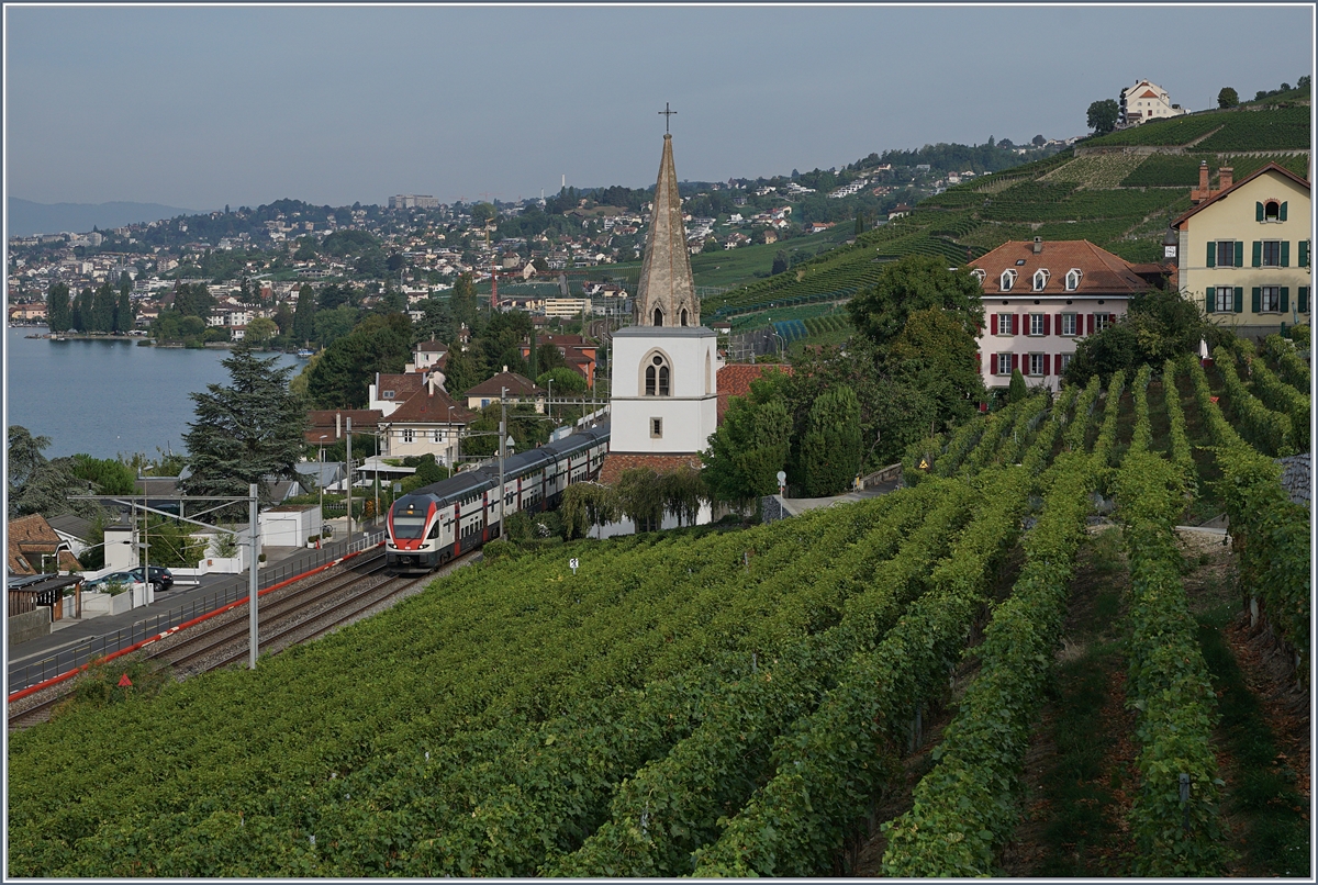 Ein SBB RABe 511 auf dem Weg nach Vevey bei Villette.
30. August 2017