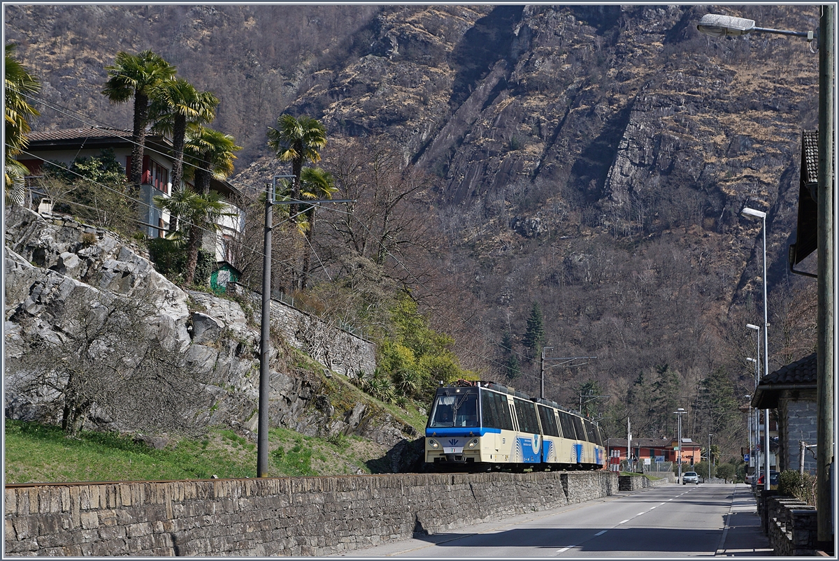 Ein SSIF Treno Panoramico auf der Fahrt nach Domodossola kurz nach Ponte Brolla.
20. März 2018