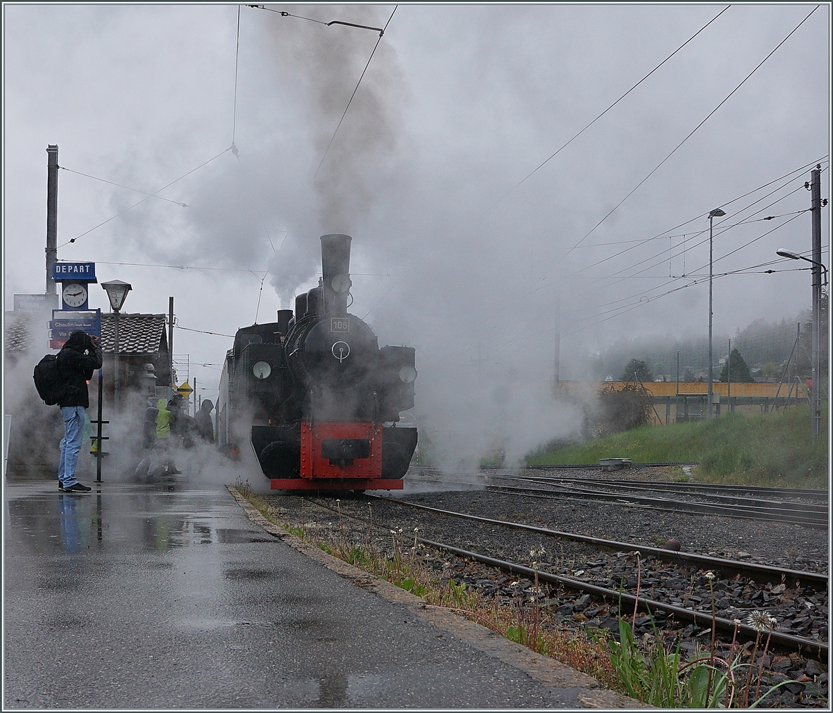 Faszination Dampf: Die Blonay-Chamby G 2x 2/2 105 rangiert in Blonay.

1. Mai 2021