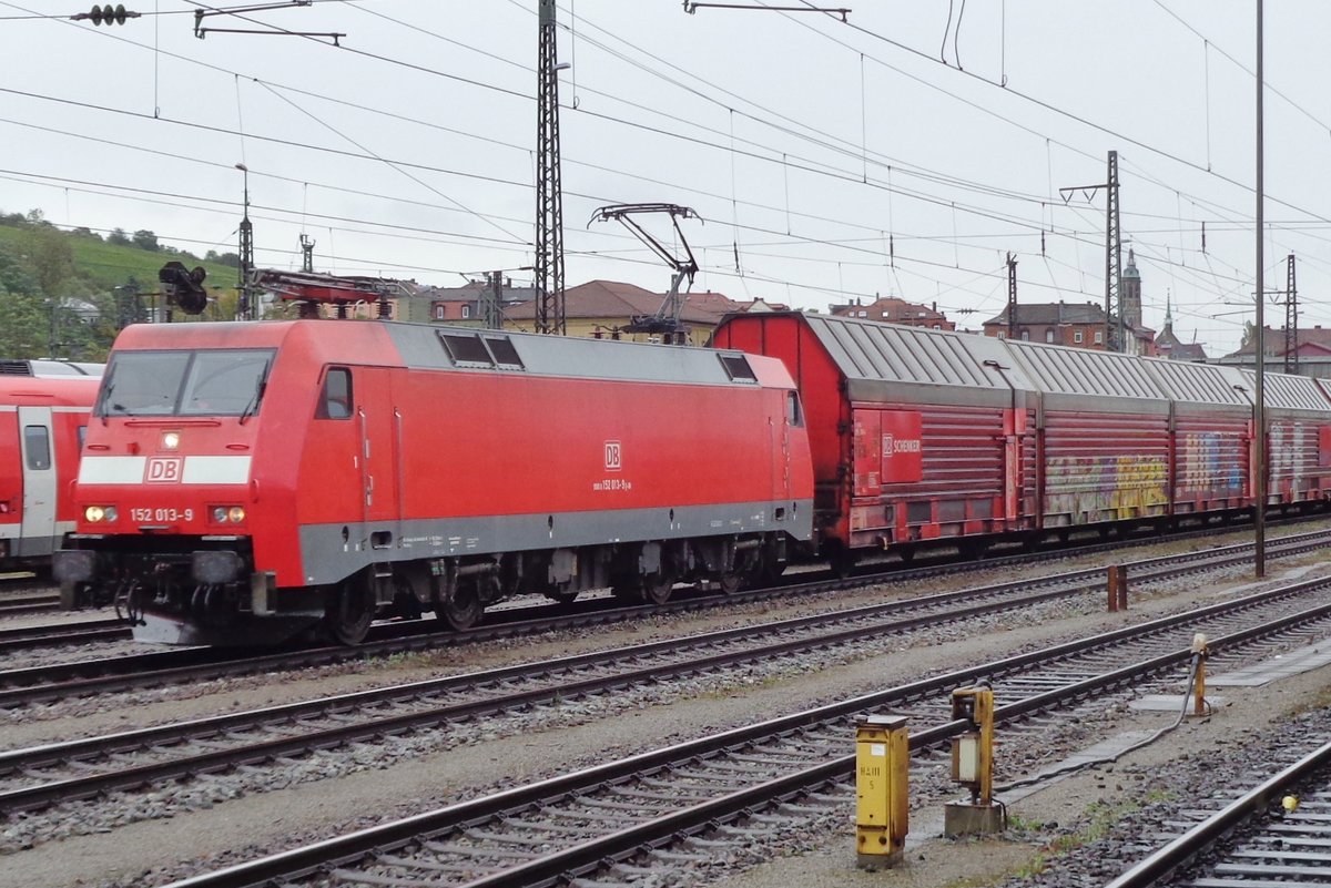 Ganzzug mit 152 013 durchfahrt nin Schrittempo am 14 September 2017 Würzburg Hbf.