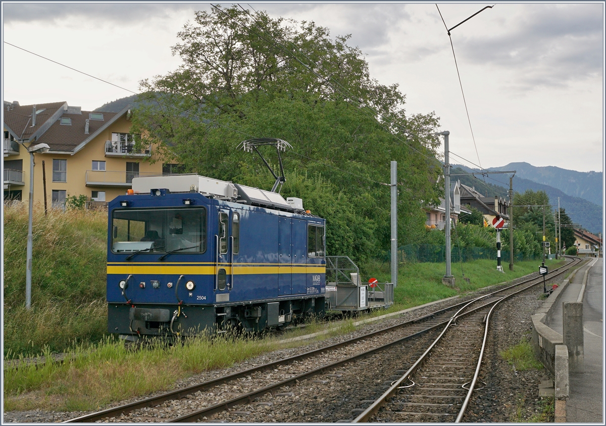 Gleiserneuerung bei der CEV: Die MOB Gem 2/2 2504 wartet in Blonay auf neue Aufgaben.

26. August 2020
