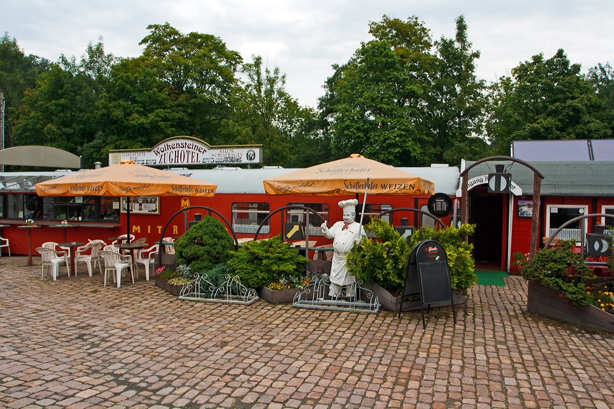 Ich denke das Bild braucht keine Beschreibung......

Das Zughotel Wolkenstein (Erzgebirge) am 26.08.2013