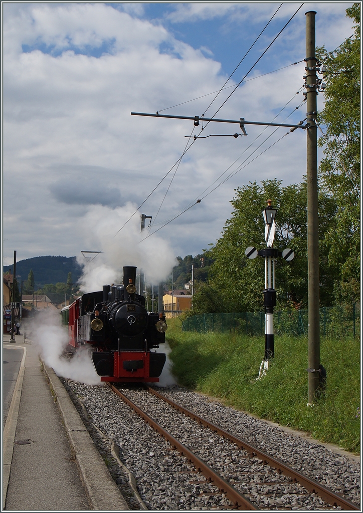 In Blonay dampft du G 2x2/2 105 bergw�rts. 
16. Aug. 2014