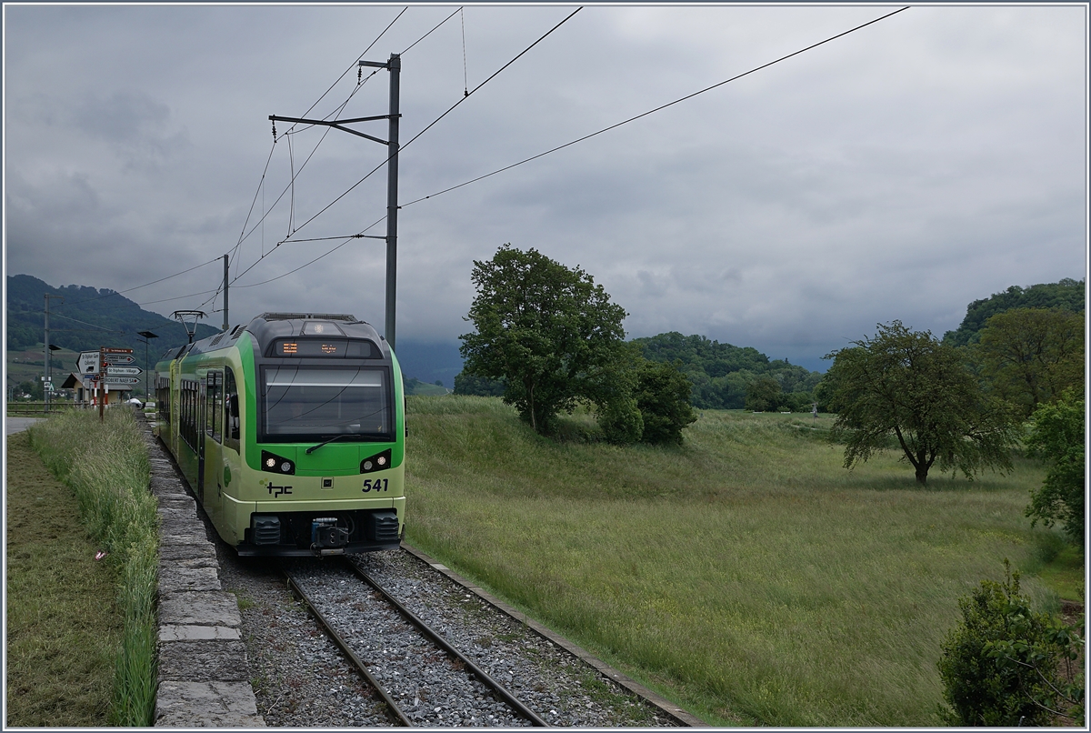 In der Gegenrichtung verkehrt der TPC Beh 2/6 541. 

14. Mai 2020 