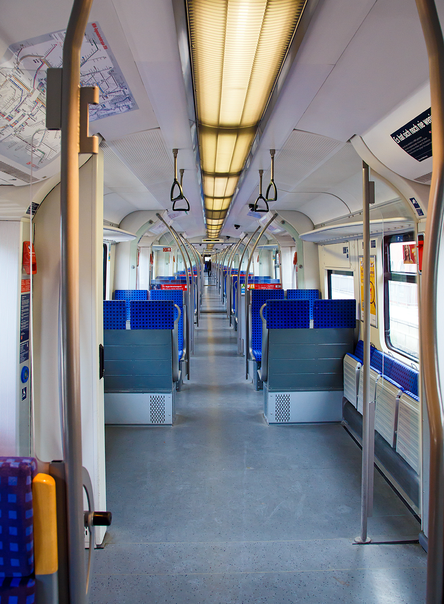 
Inneneinrichtung des ET 423 053 der S-Bahn Köln am 15.09.2018 in Au (Sieg).